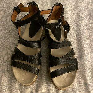 Earths sandals with arch support size 8